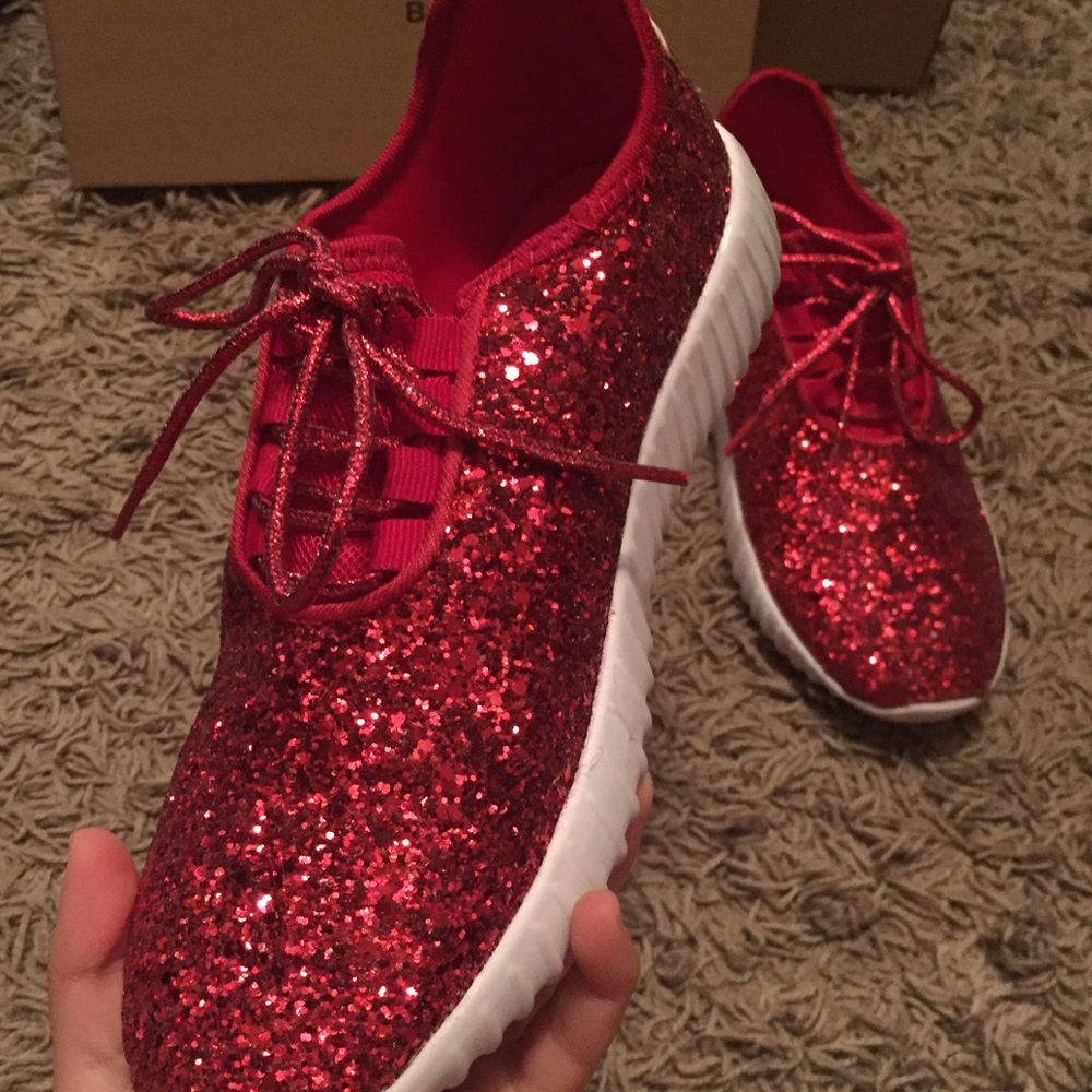 Red shoes - Picture 8 of 8